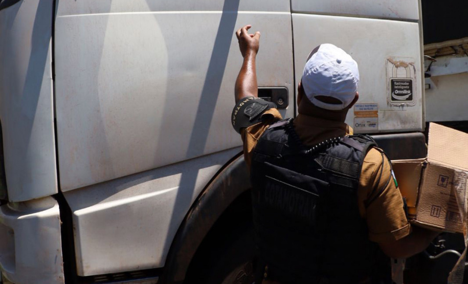 Forças de Segurança auxiliam no atendimento às famílias durante o congestionamento da BR-277