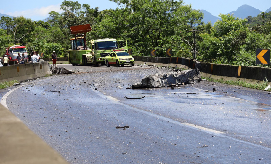 Forças de Segurança auxiliam no atendimento às famílias durante o congestionamento da BR-277