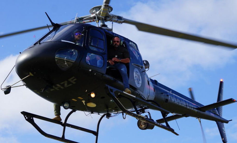 Secretário da Segurança Pública realiza voo especializado com a PCPR no Litoral