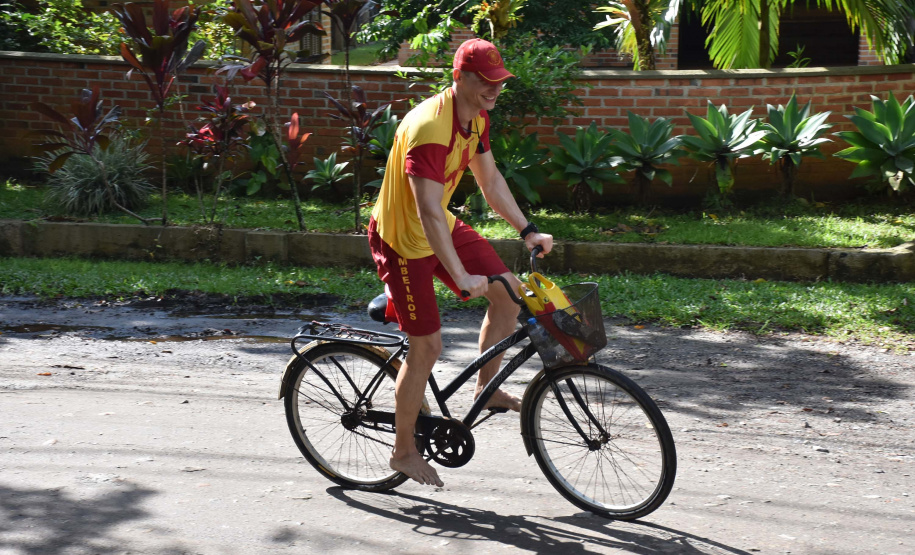 Com Desafio de Piriathlon, bombeiros fazem triathlon com "bike raiz" e corrida sem tênis