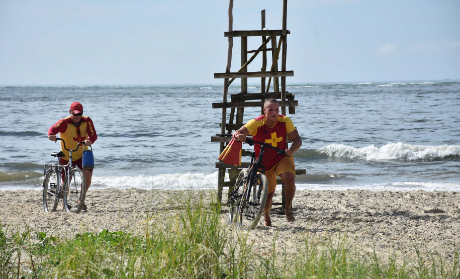 Com Desafio de Piriathlon, bombeiros fazem triathlon com "bike raiz" e corrida sem tênis