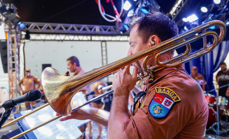 Banda da PM, blues e música brasileira animaram os palcos Sunset no final de semana