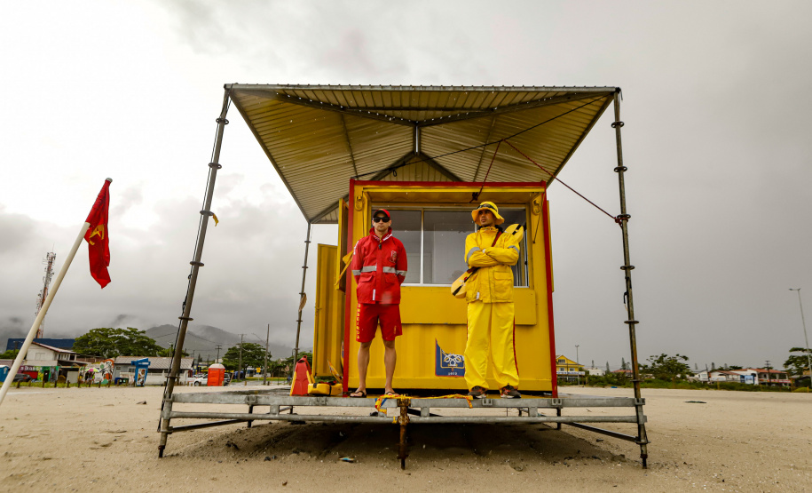 Com temporais, Corpo de Bombeiros alerta para riscos de banho de mar