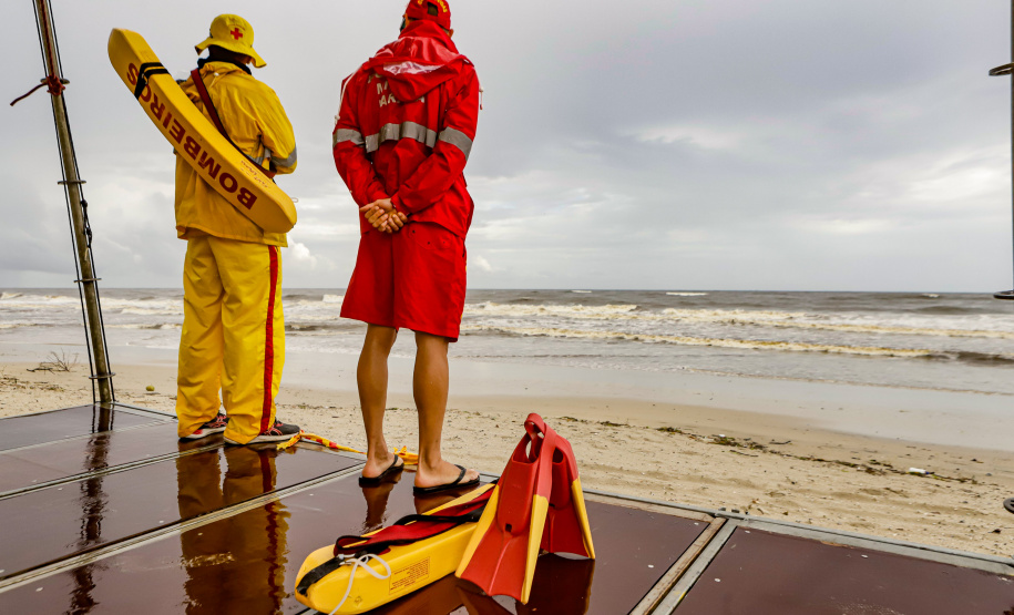 Com temporais, Corpo de Bombeiros alerta para riscos de banho de mar