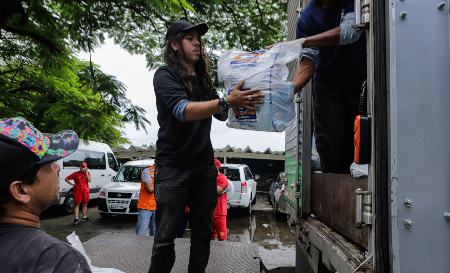 Defesa Civil envia caminhões com mantimentos para Matinhos e Pontal do Paraná