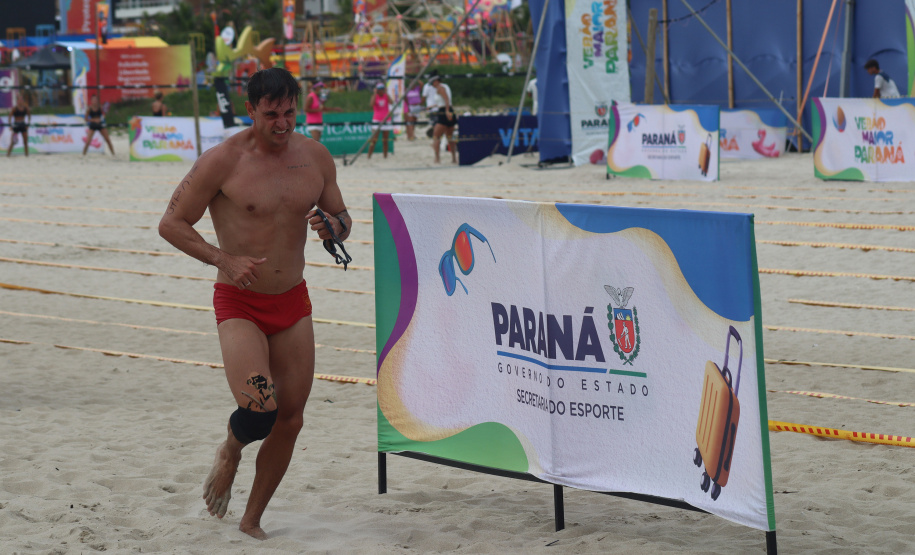 Com provas no mar, Troféu Elite tem 1º dia de competição em Matinhos