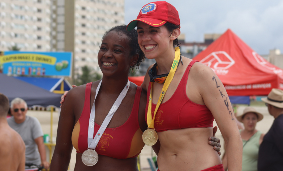 Com provas no mar, Troféu Elite tem 1º dia de competição em Matinhos