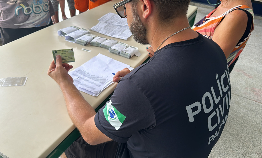 PCPR realiza entrega de mais de 260 novas carteiras de identidade na Ilha do Mel
