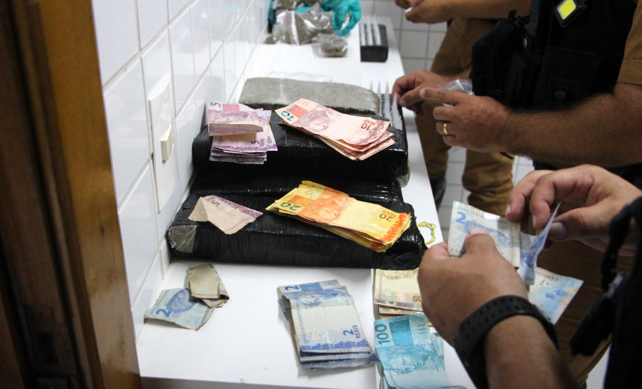 PMPR prende duas pessoas por tráfico de drogas e apreende uma arma de fogo em Matinhos na Operação Verão Maior Paraná Seguro