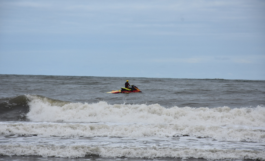 Desde o dia 16 de dezembro, bombeiros fizeram quase 37 resgates por dia no Litoral