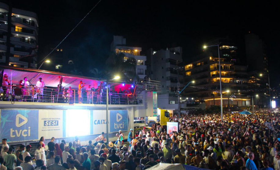 1 milhão de pessoas passaram a virada no Litoral do Paraná, estima Polícia Militar