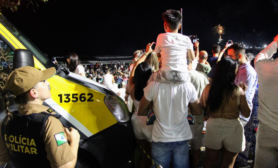 1 milhão de pessoas passaram a virada no Litoral do Paraná, estima Polícia Militar