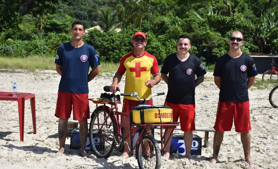 Com Desafio de Piriathlon, bombeiros fazem triathlon com "bike raiz" e corrida sem tênis