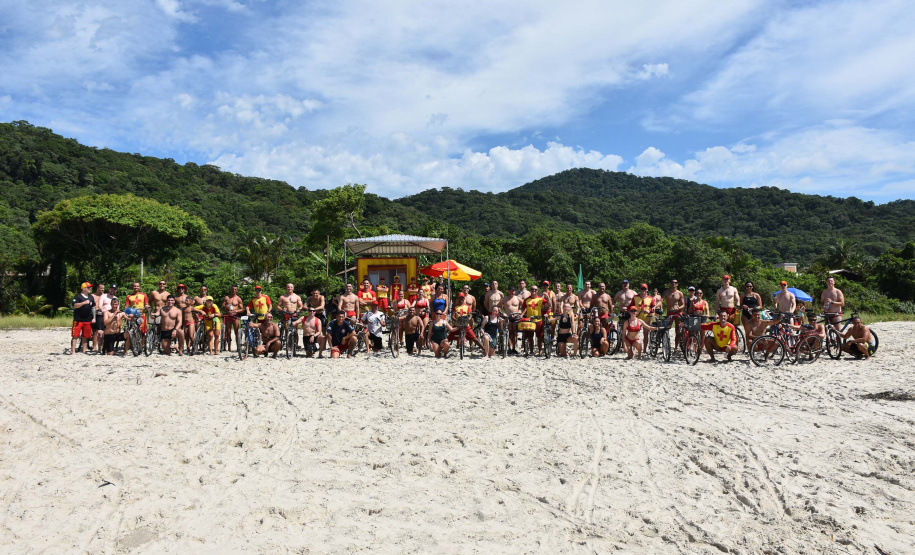 Com Desafio de Piriathlon, bombeiros fazem triathlon com "bike raiz" e corrida sem tênis