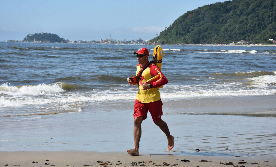 Com Desafio de Piriathlon, bombeiros fazem triathlon com "bike raiz" e corrida sem tênis