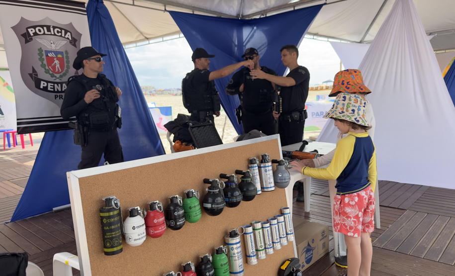 Exposição da Polícia Penal com drones e tecnologia atrai turistas e moradores do Litoral