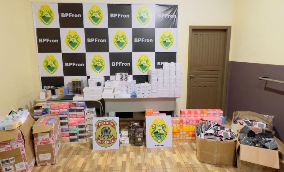 PMPR e Polícia Federal apreendem carga de contrabando avaliada em mais de 1,5 milhão de reais em Guaíra-PR em ação integrada