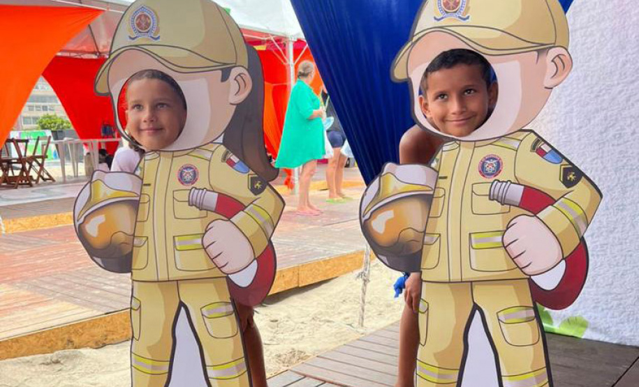 Cães, carros e equipamentos: exposições das polícias chamam atenção de turistas no Litoral
