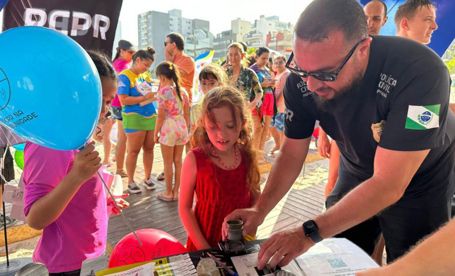 Cães, carros e equipamentos: exposições das polícias chamam atenção de turistas no Litoral