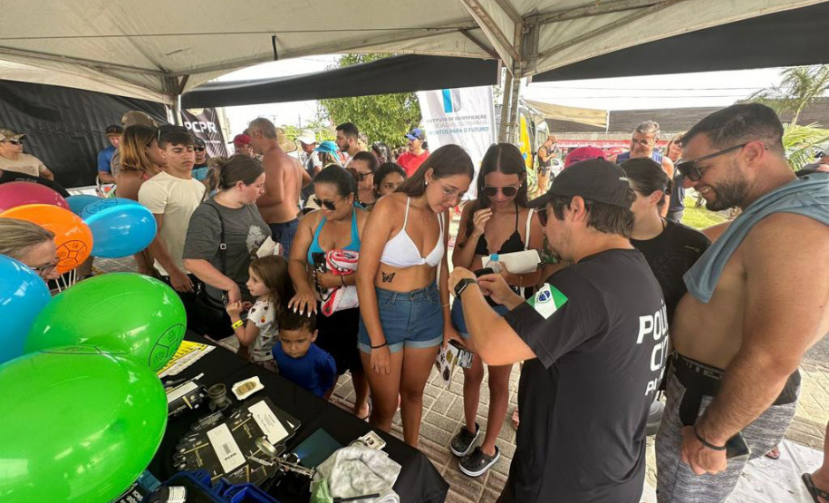 Cães, carros e equipamentos: exposições das polícias chamam atenção de turistas no Litoral