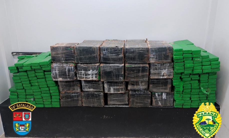 PMPR aborda carro com alerta de furto e encontrada meia tonelada de maconha em Guarapuava