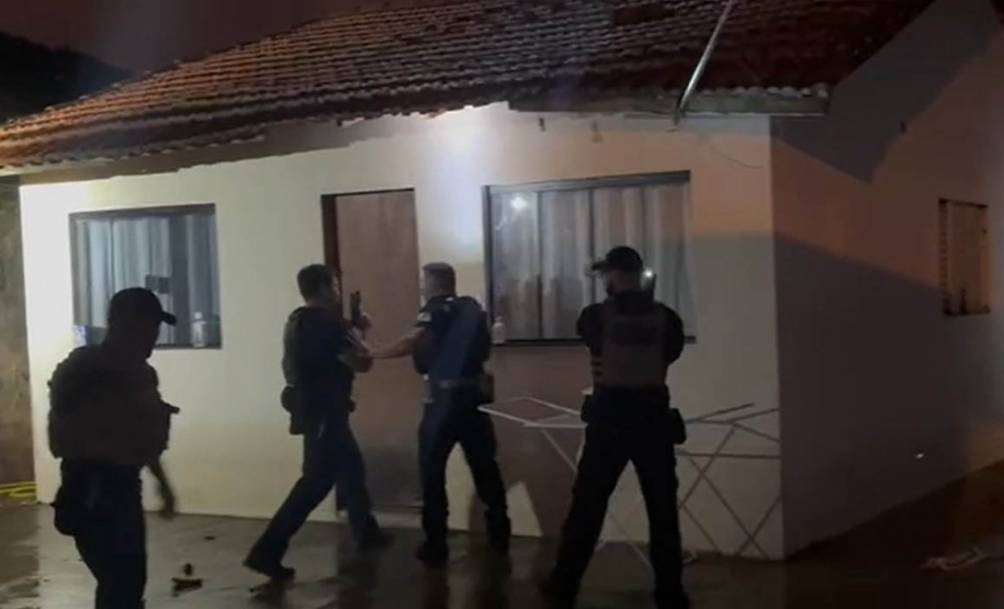 PCPR e PMPR fazem operação contra grupo ligado ao tráfico de drogas em Maringá