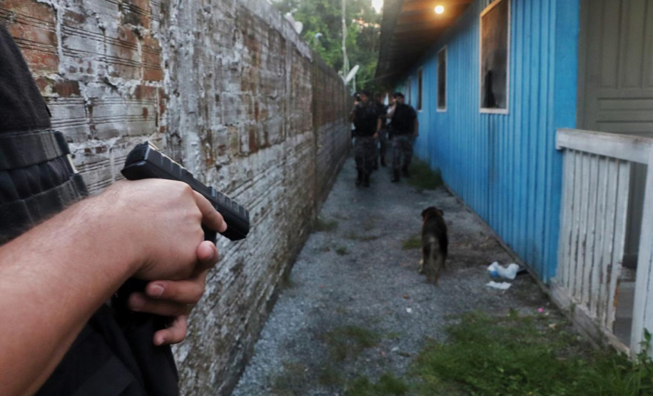 Forças de segurança cumprem 22 mandados de busca e apreensão no Litoral