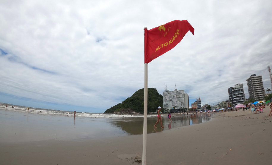 Bombeiros já salvaram 1,4 mil pessoas no Litoral e pedem atenção redobrada no Carnaval