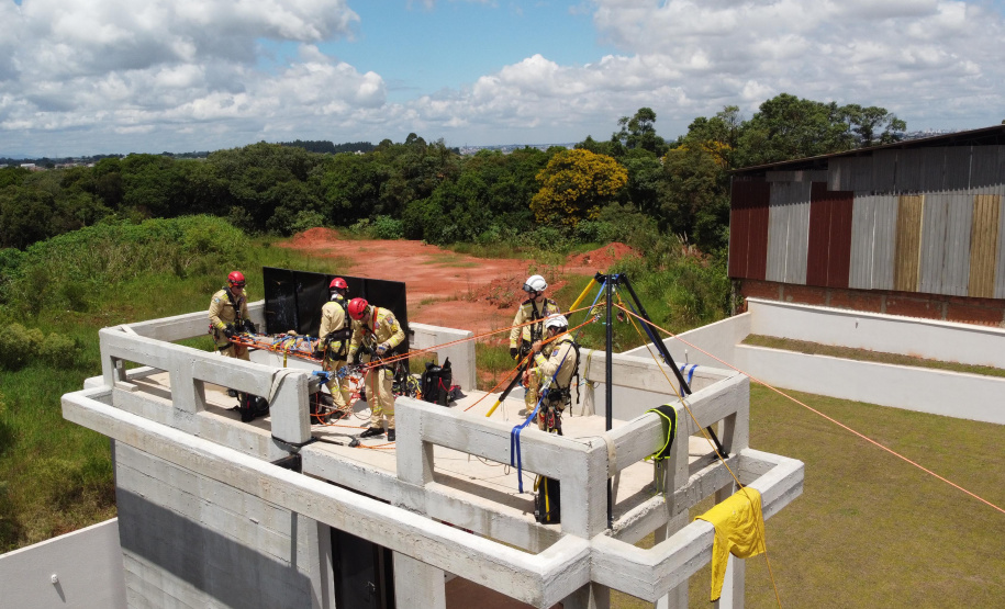 Bombeiros do Paraná participam pela 1ª vez de competição internacional de salvamento em altura
