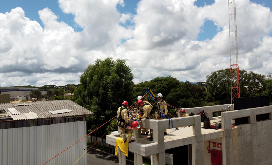 Bombeiros do Paraná participam pela 1ª vez de competição internacional de salvamento em altura