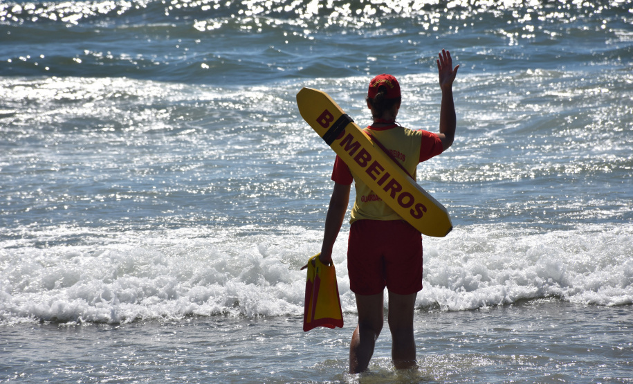 Bombeiros já salvaram 1,4 mil pessoas no Litoral e pedem atenção redobrada no Carnaval