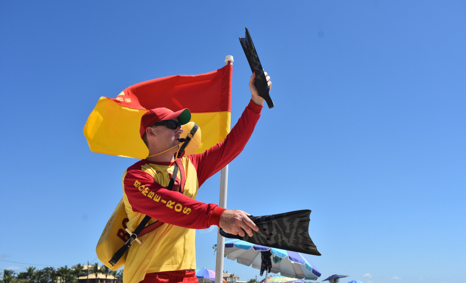 Bombeiros já salvaram 1,4 mil pessoas no Litoral e pedem atenção redobrada no Carnaval