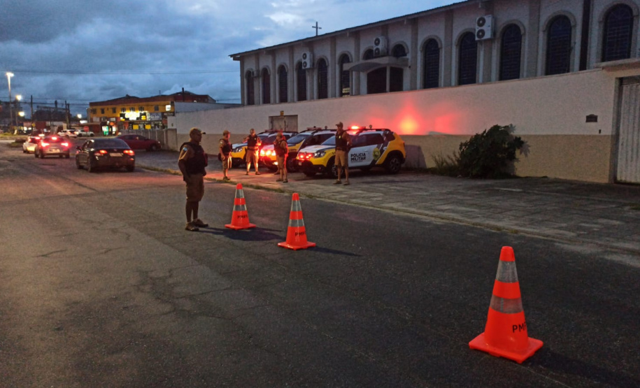Operação Ezequiel 37 em Paranaguá resulta em prisão e apreensão de arma e droga