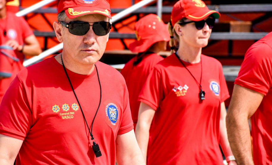 Prevenção e salvamento: Corpo de Bombeiros forma novos guarda-vidas militares e civis