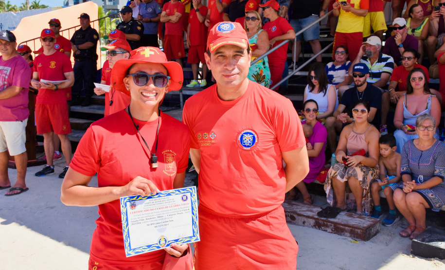 Prevenção e salvamento: Corpo de Bombeiros forma novos guarda-vidas militares e civis