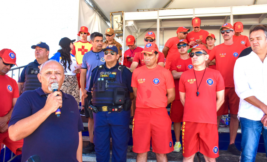 Prevenção e salvamento: Corpo de Bombeiros forma novos guarda-vidas militares e civis