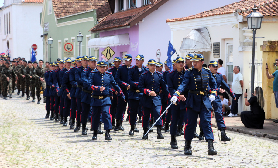 PMPR participa de solenidade militar em alusão aos 130 anos do Cerco da Lapa