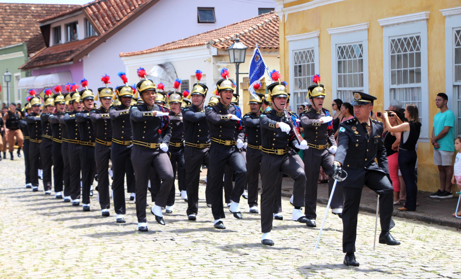 PMPR participa de solenidade militar em alusão aos 130 anos do Cerco da Lapa