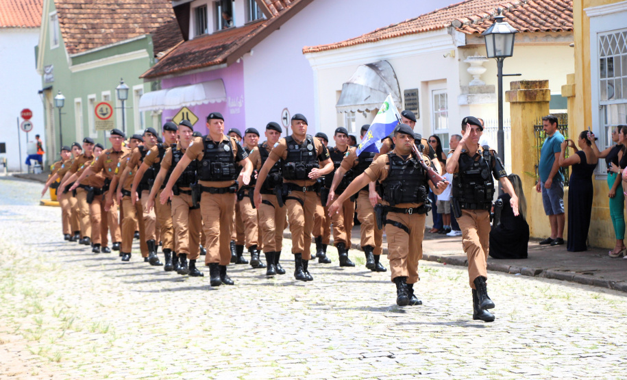 PMPR participa de solenidade militar em alusão aos 130 anos do Cerco da Lapa