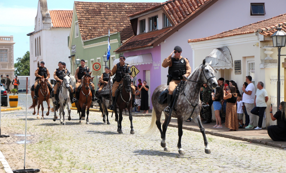 PMPR participa de solenidade militar em alusão aos 130 anos do Cerco da Lapa