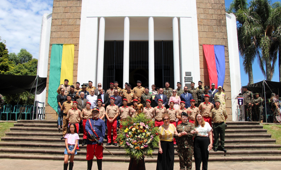 PMPR participa de solenidade militar em alusão aos 130 anos do Cerco da Lapa