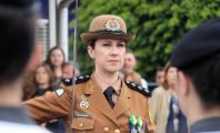 Capitã da PMPR é a primeira mulher a assumir o Comando do Colégio da Polícia Militar, em Curitiba
