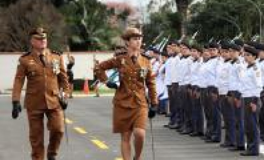Capitã da PMPR é a primeira mulher a assumir o Comando do Colégio da Polícia Militar, em Curitiba