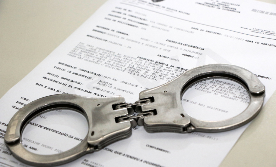 Informações para a inteligência da PMPR termina com prisões e apreensões de armas e drogas no Litoral