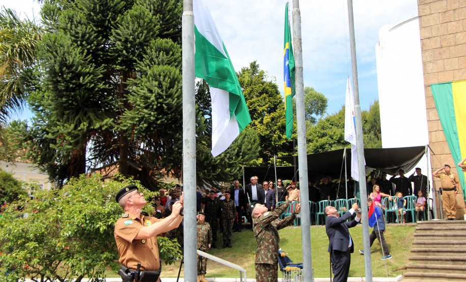 PMPR participa de solenidade militar em alusão aos 130 anos do Cerco da Lapa