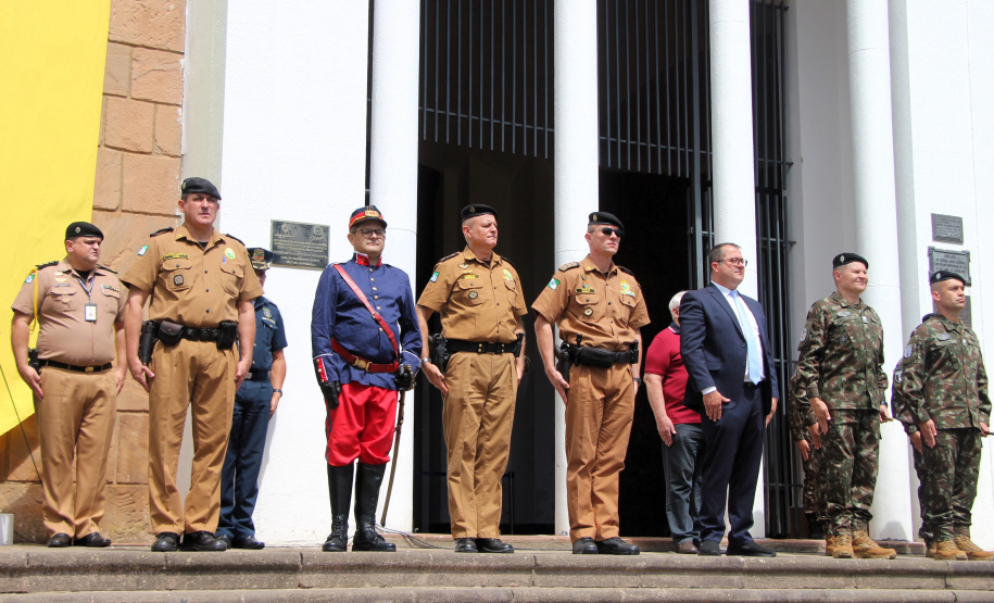 PMPR participa de solenidade militar em alusão aos 130 anos do Cerco da Lapa