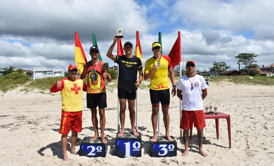 Bombeiros cumprem desafio de 25 km de corrida e pedaladas no Litoral