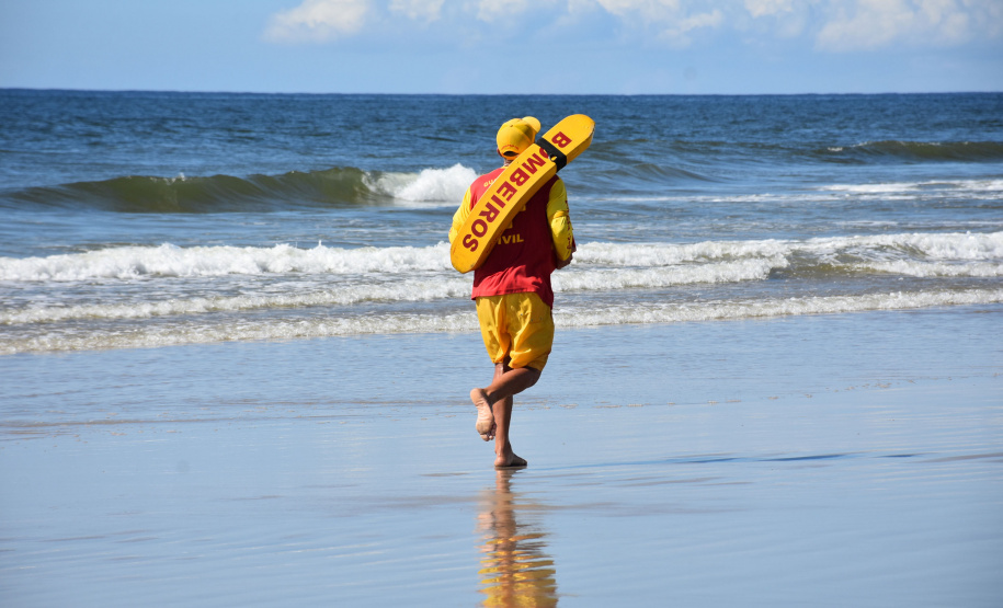 Bombeiros cumprem desafio de 25 km de corrida e pedaladas no Litoral