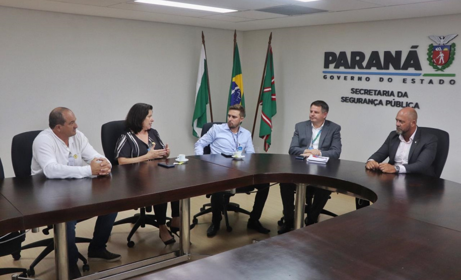 Secretário Hudson recebe visita da vereadora Rita Boni