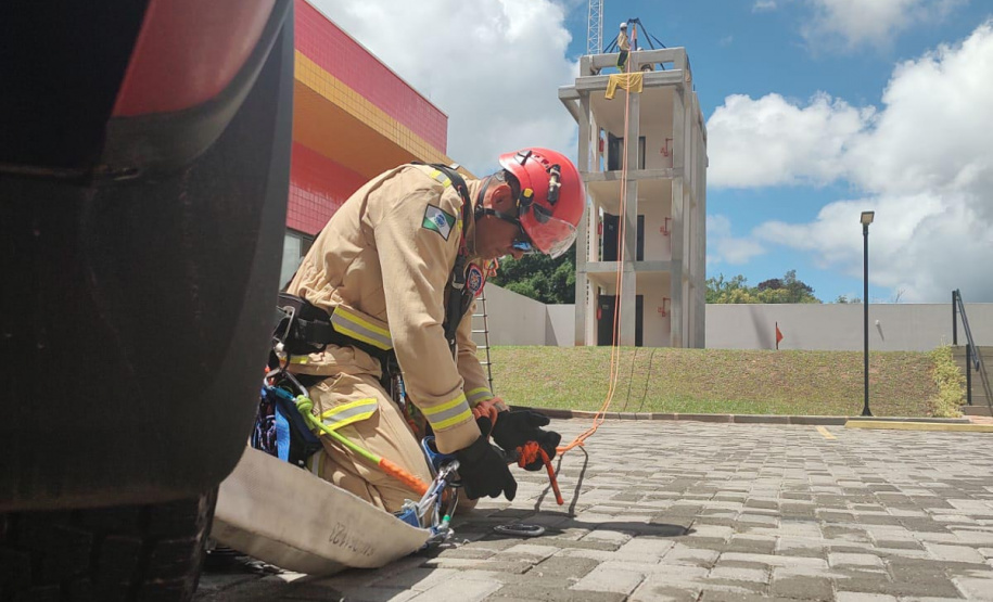 Bombeiros do Paraná participam pela 1ª vez de competição internacional de salvamento em altura